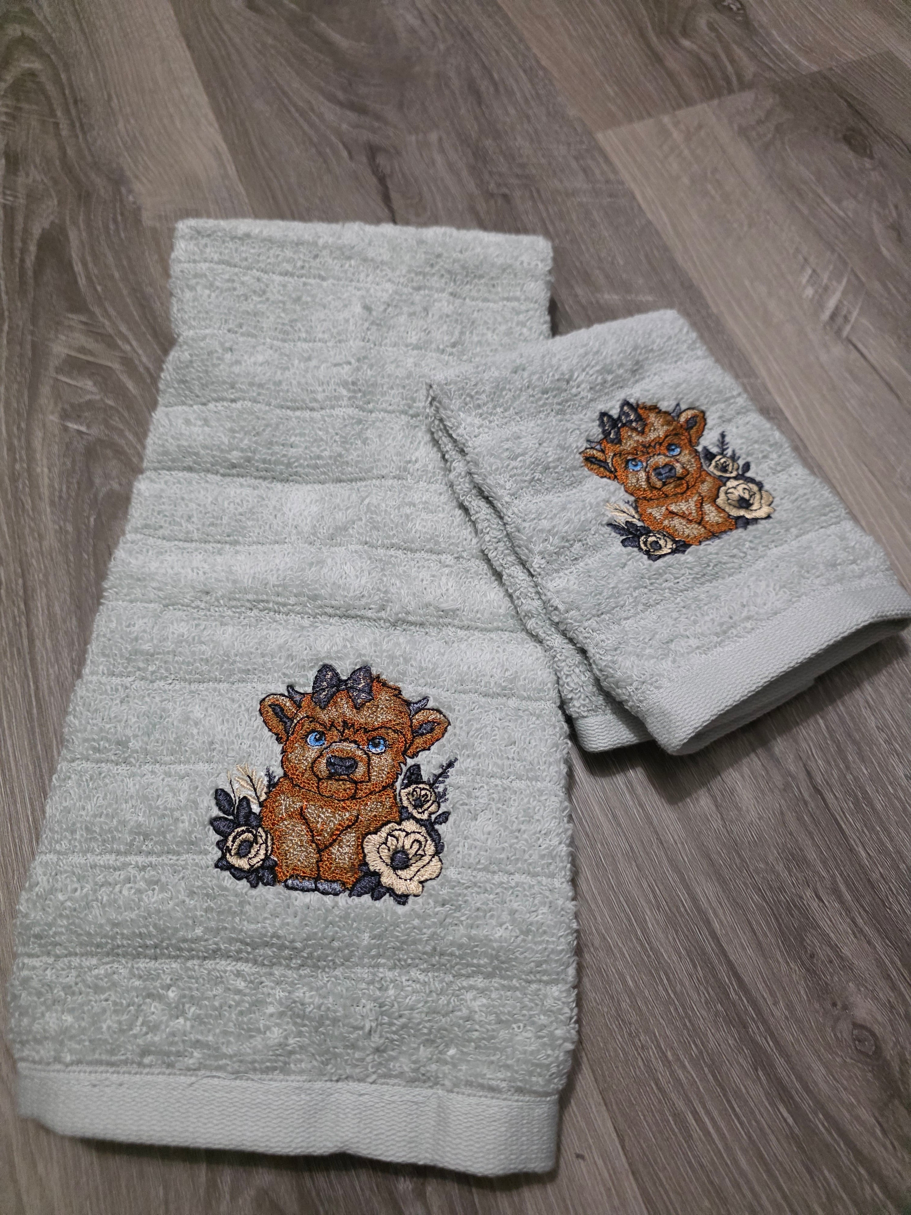 Highland cow bathroom hand towel set
