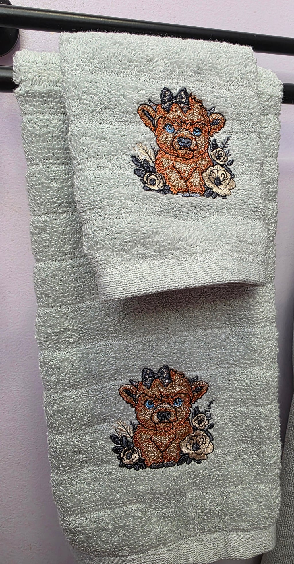 Highland cow bathroom hand towel set