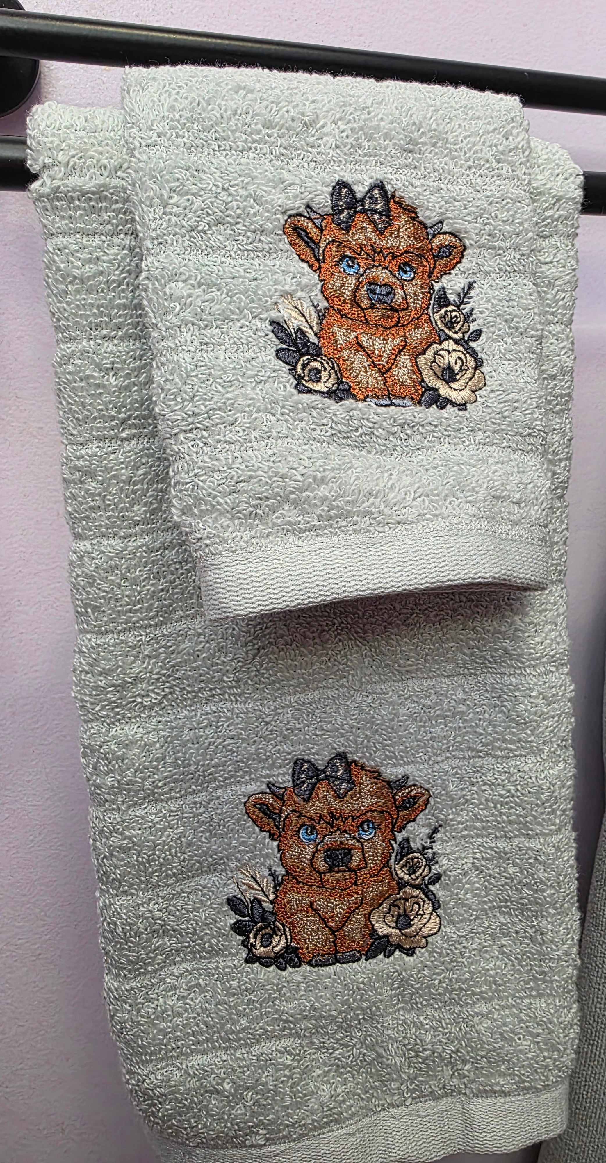Highland cow bathroom hand towel set